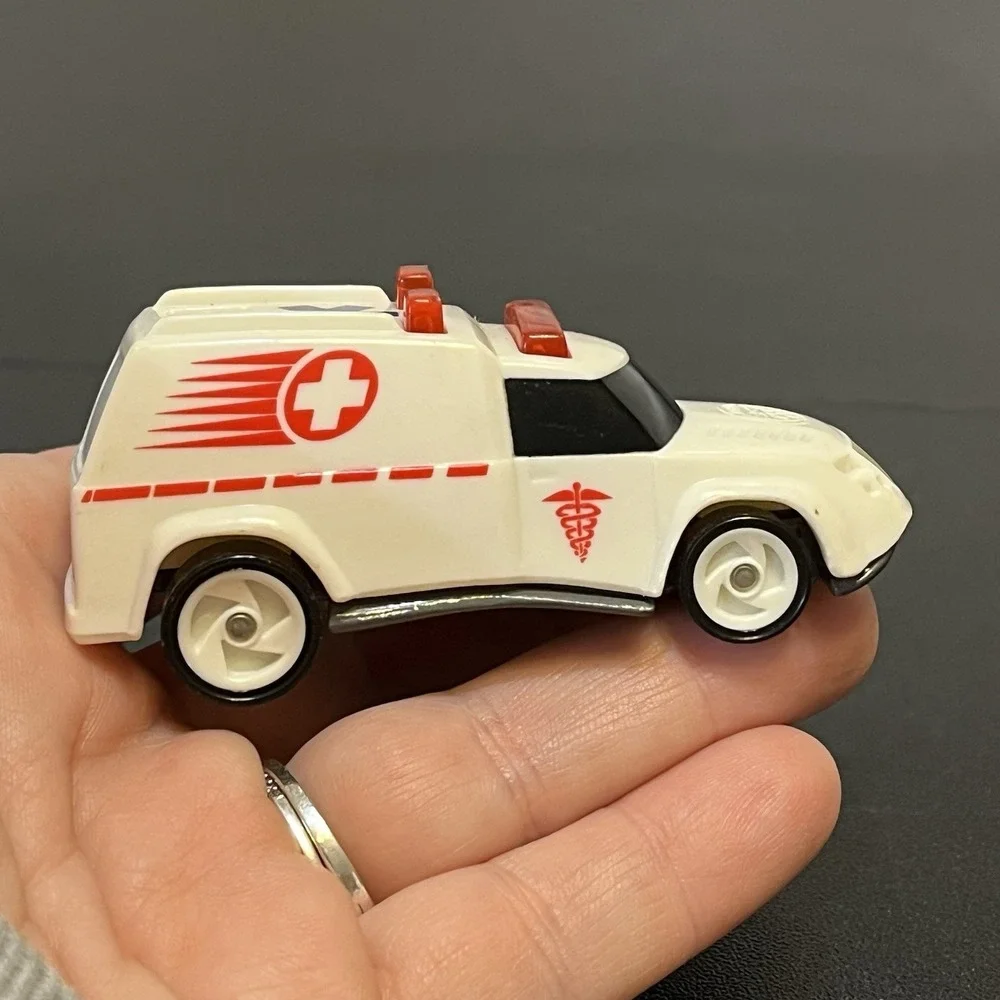 Hot Wheels 1994 White Ambulance Mattel Made in China